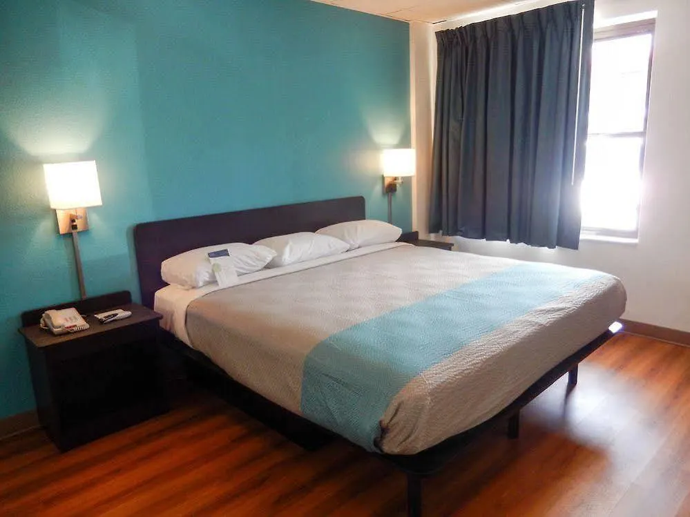 Hotel Motel 6-Elmsford, Ny - White Plains